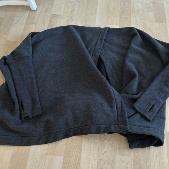 🍋Lululemon Button Shawl - Picture 2 of 7